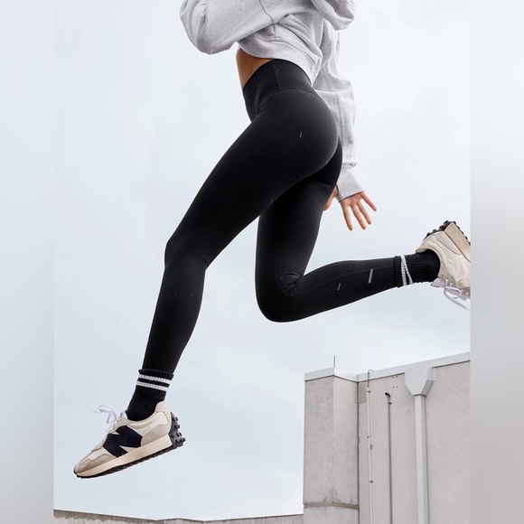 Small Black NWT OFFLINE By Aerie Goals High Waisted Legging 7/8 - Picture 2 of 9